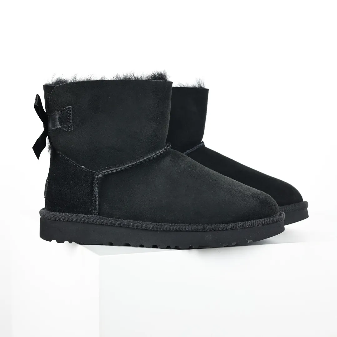 Pick up locally 💰560 The core recommendation is good price UGG bailey MiNi bow 2.0 series Xiaohongshu hot model Henan Longfeng leather production Sheepskin and fur integration Top quality in the market Waterproof upper material 2-3 cm cashmere insole to keep warm in winter and suitable for home use UUG launches a style series in the new year, partially skewed toward the preferences of young consumers, and also at the forefront of fashion trends Shoe body material Water-repellent coated suede upper 17mm UGGPURE™ implanted wool insole Lightweight non-slip comfortable rubber outsole With brand LOGO Trademark Comes with full packaging Size: 35 36 37 38 39 40